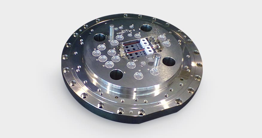 Product image with CombiTac connectors combined in Stäubli MCS plates