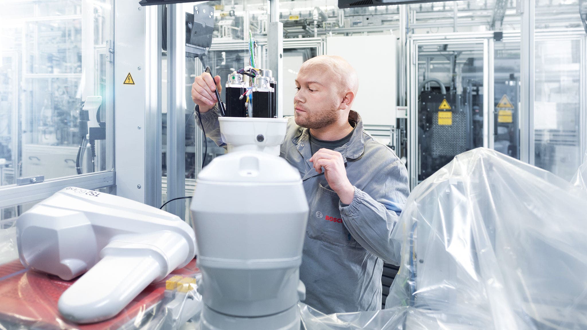 In order to be able to react quickly when service is needed, Stäubli and Bosch jointly developed a custom maintenance concept.