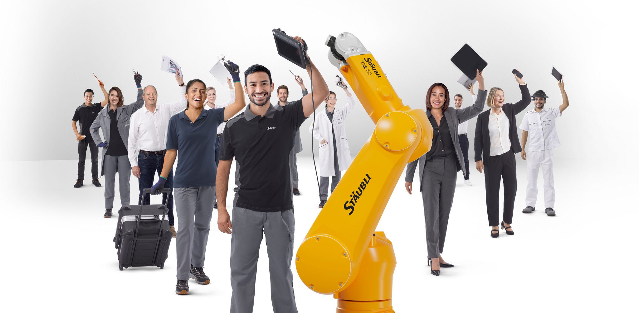 Beyond robots, a complete team including maintenance technicians, hotline, certified instructors, application and programming experts.