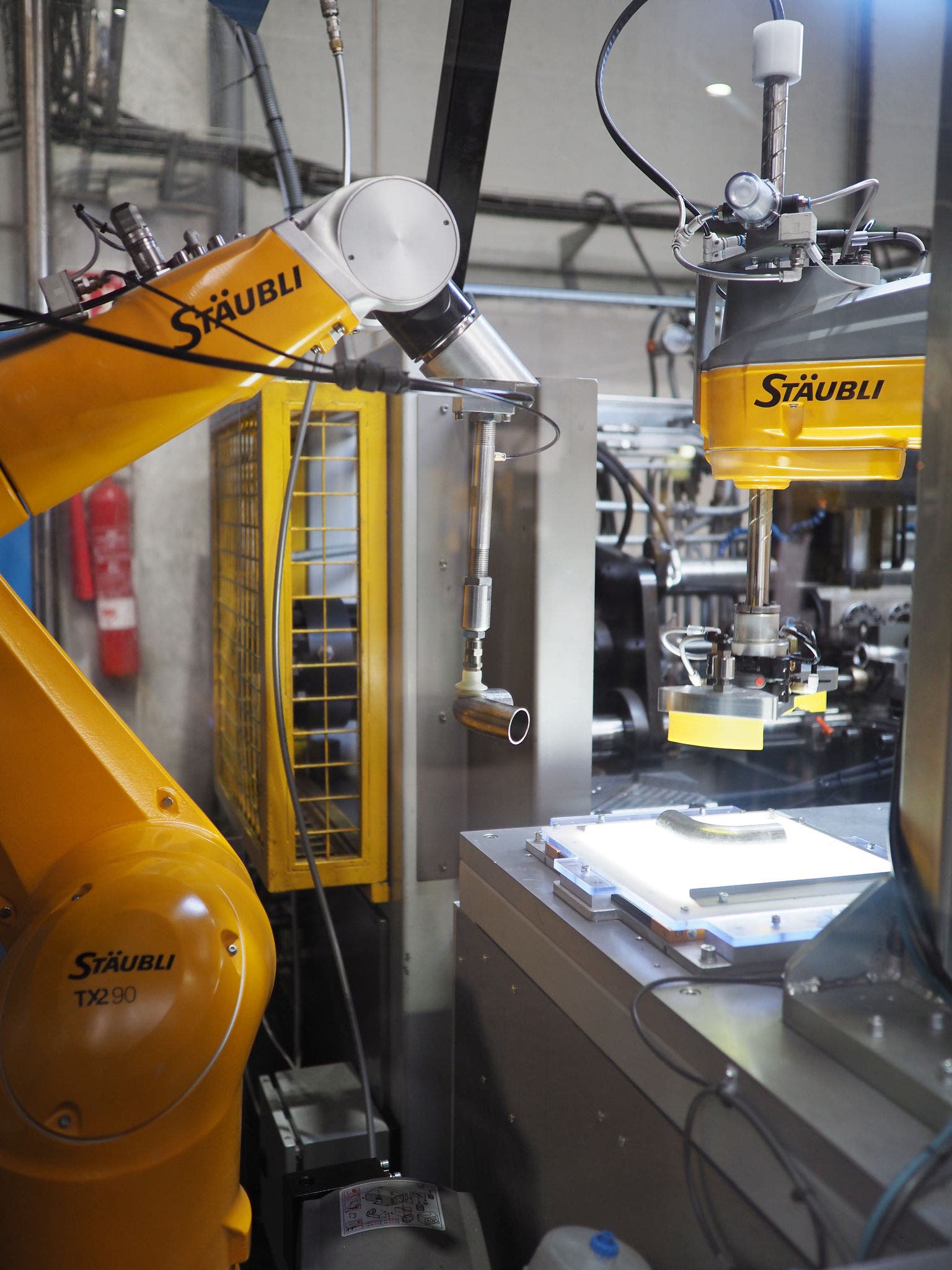 The six-axis robot in action during “bin picking”.